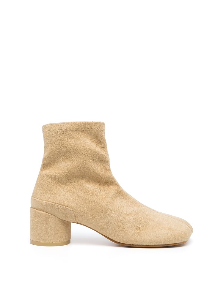 FAUX SUEDE ANKLE BOOTS MM6  토 셰이프 스웨이드 앵클 부츠 - 아데쿠베
